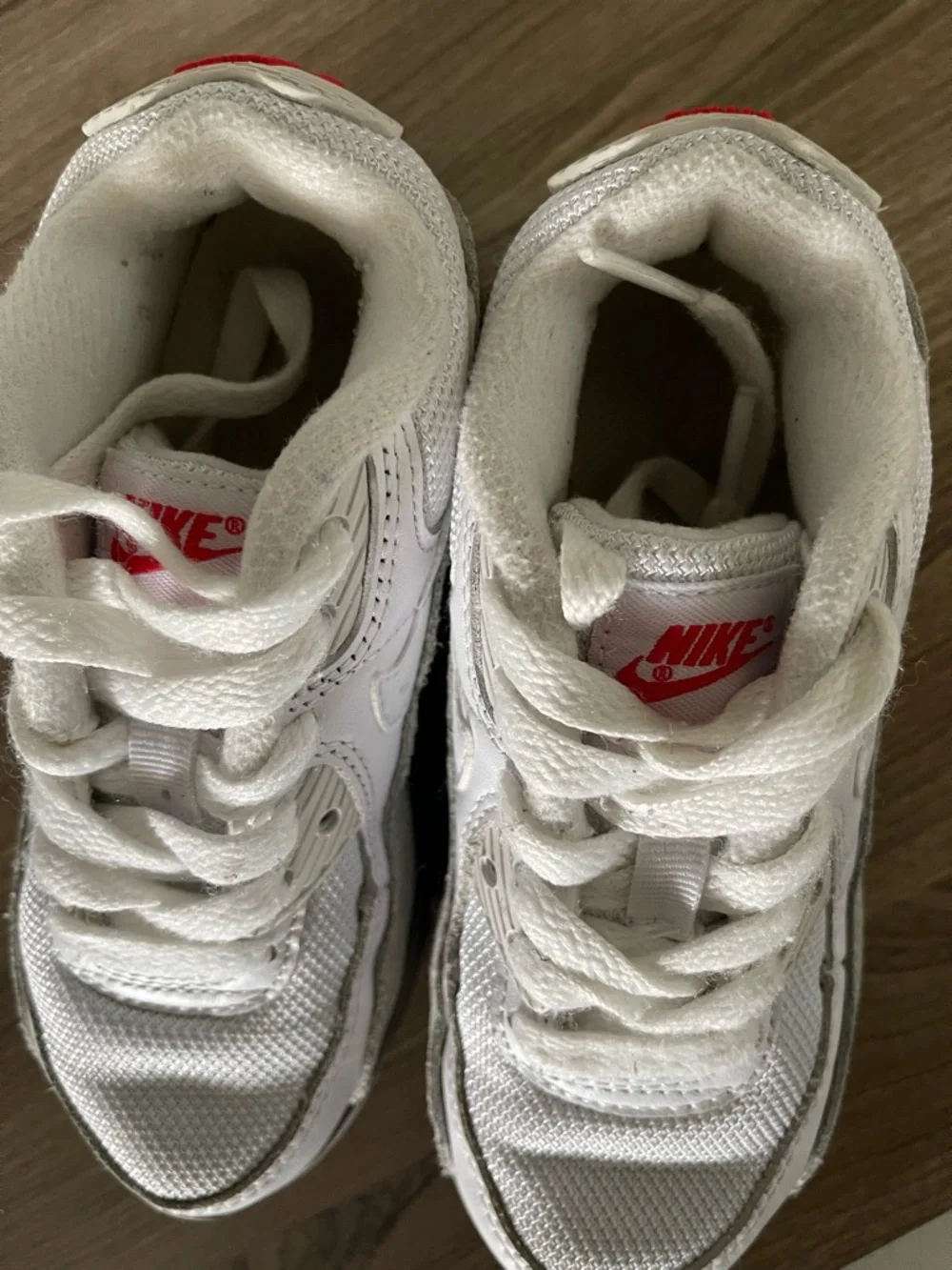 🎀Nike Kids White & Gray Sneakers with Red Logo Accent - Picture 5 of 5